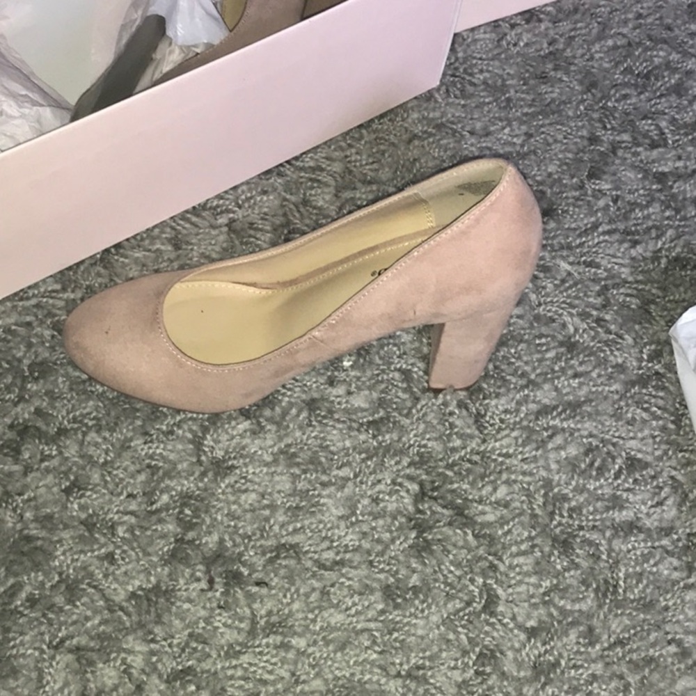 Heels - Picture 4 of 4